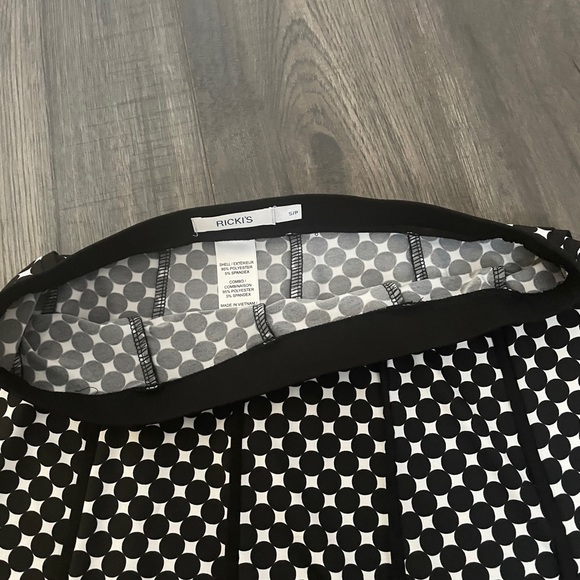 Ricki’s pull on skirt - Picture 2 of 2